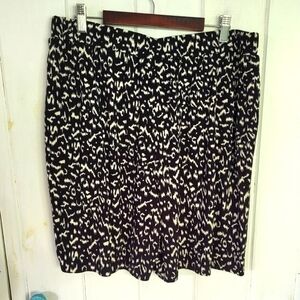 Avenue Abstract Print Flowy Viscose Wide Leg Short